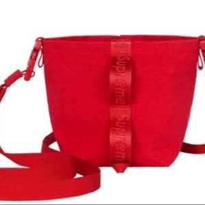 Supreme Neck Pouch FW20